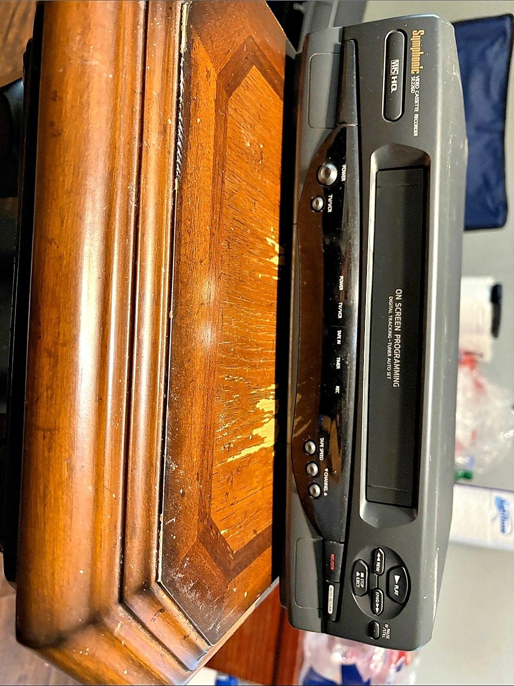 Symphonic SE2260D DVD/VCR Combo Player Black
